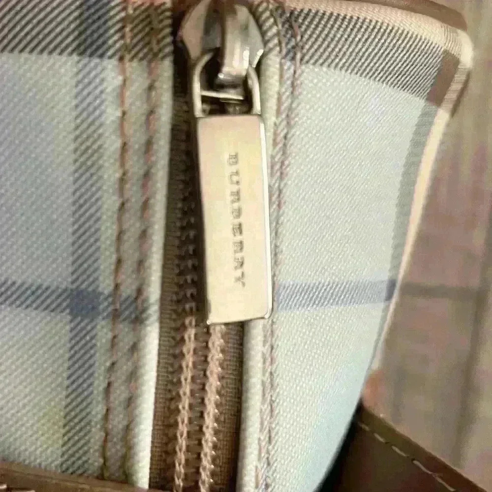 ✨RETIRED✨ Burberry Baby Blue Nova Check PVC Boston Bag - Picture 6 of 9